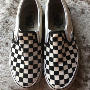 Checkered Vans 🖤